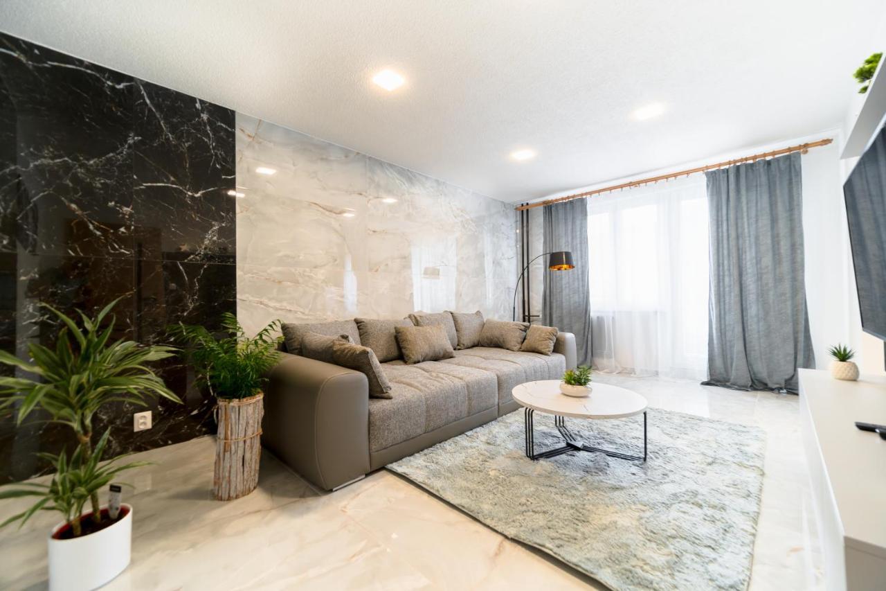 Apartman Discreet Kysucke Nove Mesto Екстер'єр фото